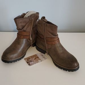 NWT muk luks Ingrid brown boots